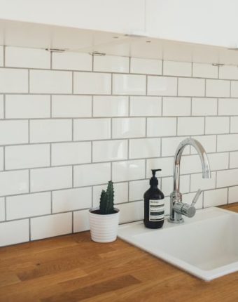 charles-xC3cHbp4XJE-unsplash-439x555